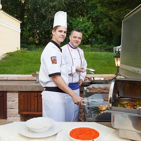 ホテル Westend マリアーンスケー・ラーズニェ